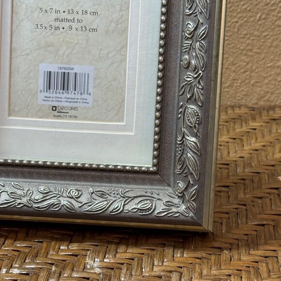 Heirloom Decorative Gold Tone Ornate 5x7 Picture Frame With Matting - Picture 3 of 5